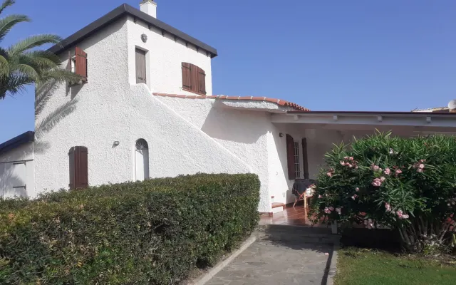 La Villa Paolina, smile and relax by the pool.