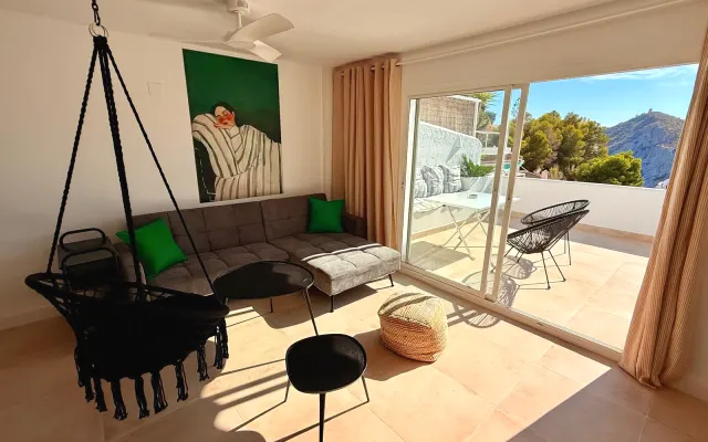 Outstanding appartment with the great view, swimming pool and parking