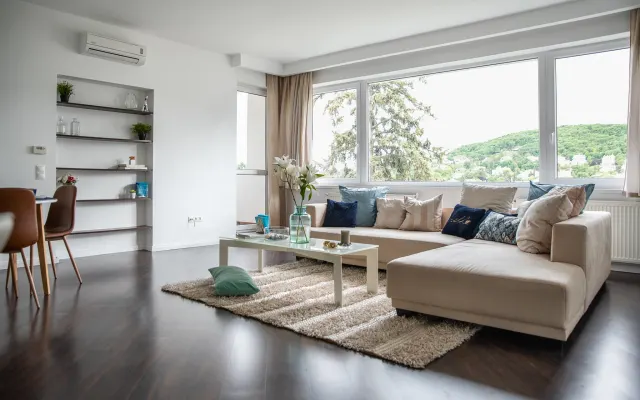 Home Sweet Home -100m2, luxury, super bright apartment center of Buda.
