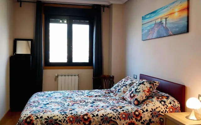 ¡Bienvenido a tu hogar en Oviedo!Disfruta de una estancia tranquila.
