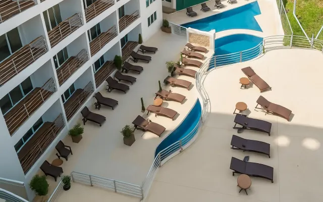 ******** Mountainview / Poolview Condominium