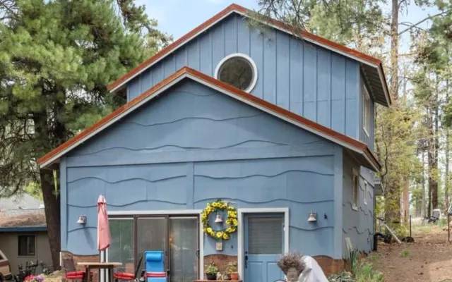 Queer Little Art Loft Cabin Thing in den Wäldern von Northern AZ