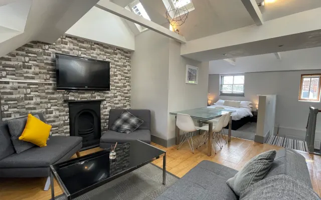 Stunning Loft Apartment in great location near Beach, GayBars & Town