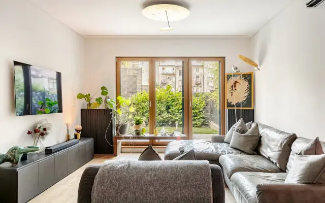 Oasis ajardinado en el centro de la ciudad | Lux 1 dormitorio