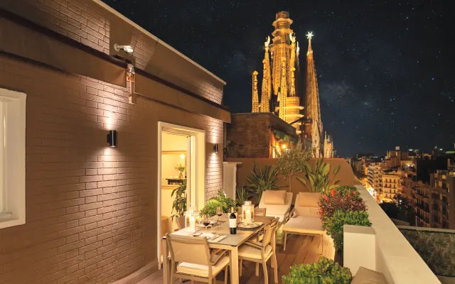 Luxury Penthouse Terrace with Sagrada Familia Views