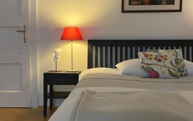 Spacious private room 24m2, centrally located
