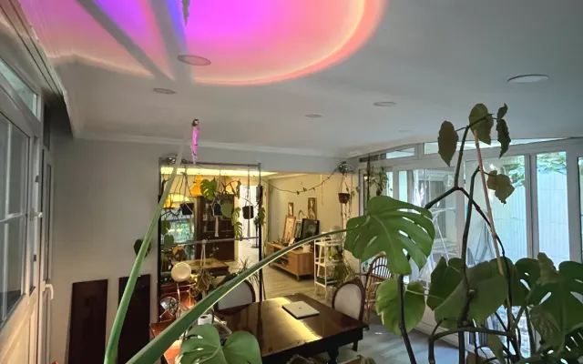 Un'accogliente oasi verde nel cuore della città