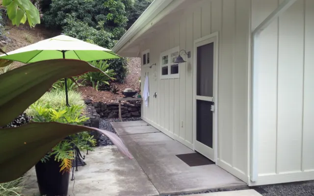 South Kona Studio, Bath & Access to Clothing Optional Pool for Men