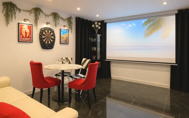 DRoom Menton - Private Spa, Cinema & Fun atmosphere, ideal for couples 