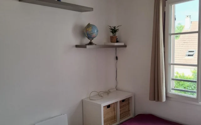 Room for rent in house (garden / wood stove) - 3mn from metro 5