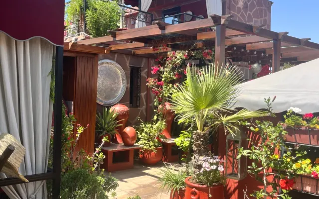 2-bedroom apartment with kitchen, living room, dining room and terrace