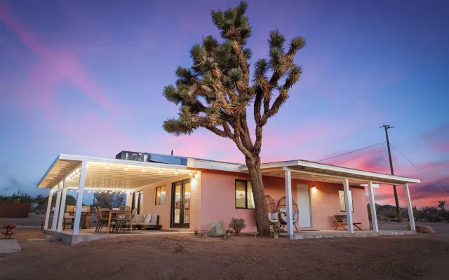 2BR Desert • Hot Tub • Cowboy Pool • Fire Pit