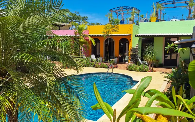 Bonito apartamento standard na piscina privada do clube só para homens...