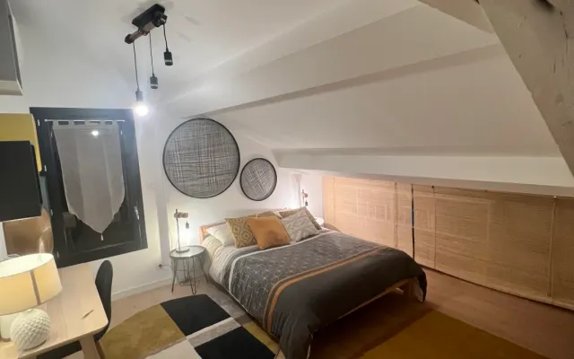 private room in modern duplex metro minimes.