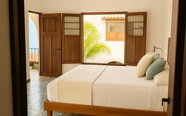 DezMont Guest House King Room w Private Ensuite Bathroom