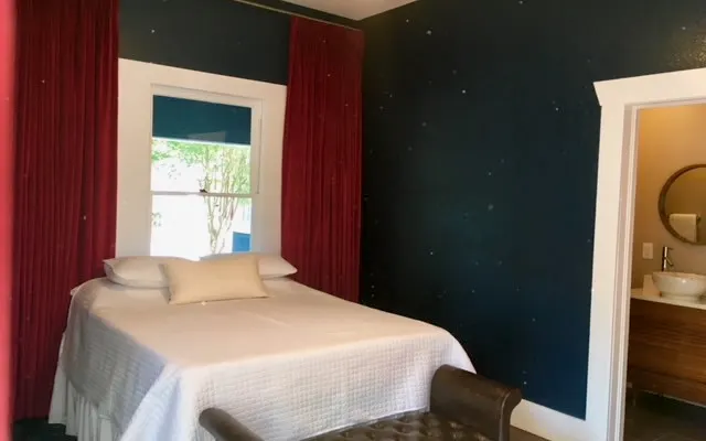 Where the Rainbow Meets the River Walk! - EnSuite!