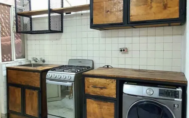 Single room in 4th floor apartment
Cond constitution