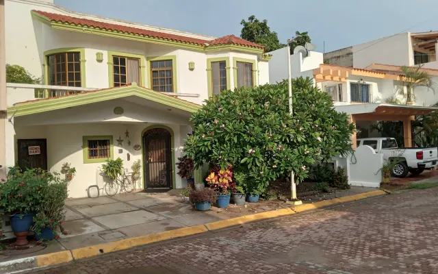 We have 2 rooms to rent, each one is rented separately, 1 has  balcony