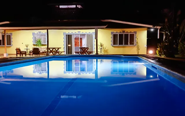 Villa familiare con piscina, giardini tropicali e vista a La Fortuna