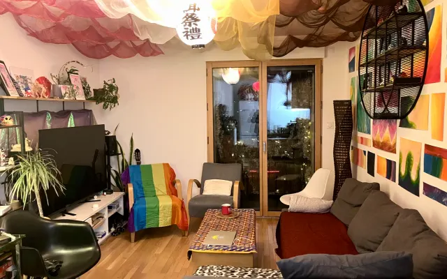 Habitación privada en un cálido piso nuevo del siglo XIX