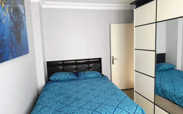 Blue Room - Stay with an Italian (Double Room)