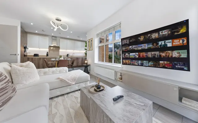 Egham Retreat | Contemporary 2BR | Peaceful Setting