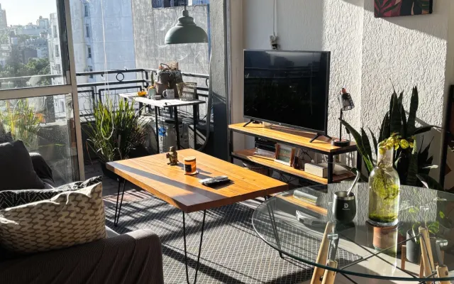 "Pôr do sol épico sobre o rio, a partir do seu terraço privado."