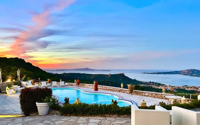 Wake Up over the Sea! ExclusiveVilla Heated Pool&Jacuzzi Fitness Area