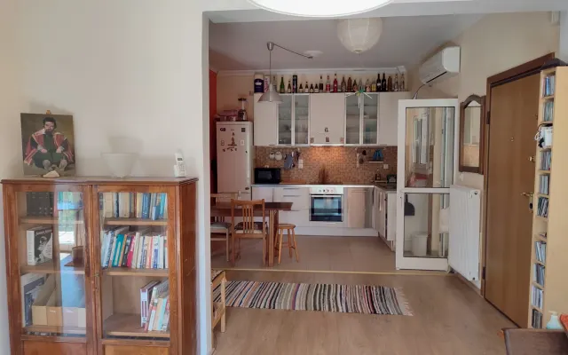 Großzügige und ruhige Wohnung in Athen