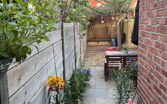 Private spacious double bedroom in period featured maisonette