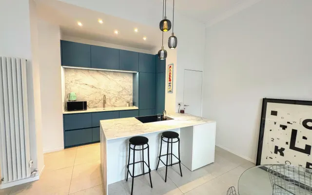 The Urban Oasis: Designer Flat & Private Garden