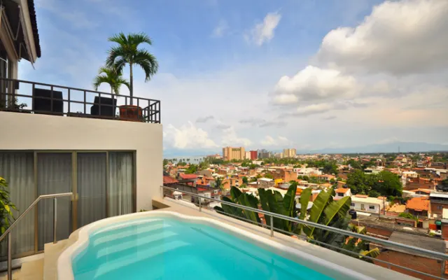 Villa Europa - City Center - Beach - 3 BR/3.5 Bath - Pool & Jacuzzi