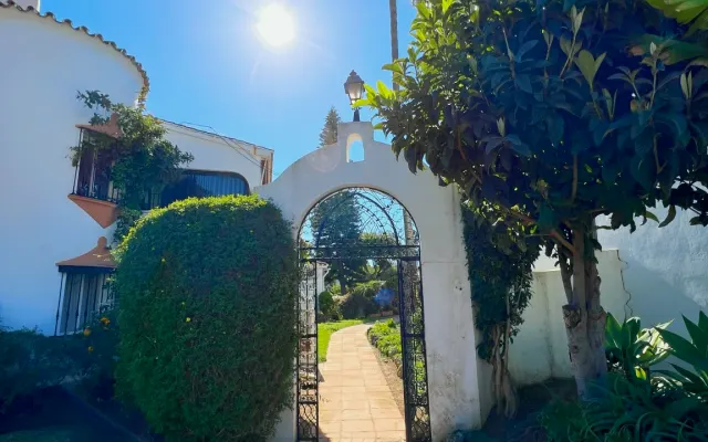Patio Alcornocal by Residea