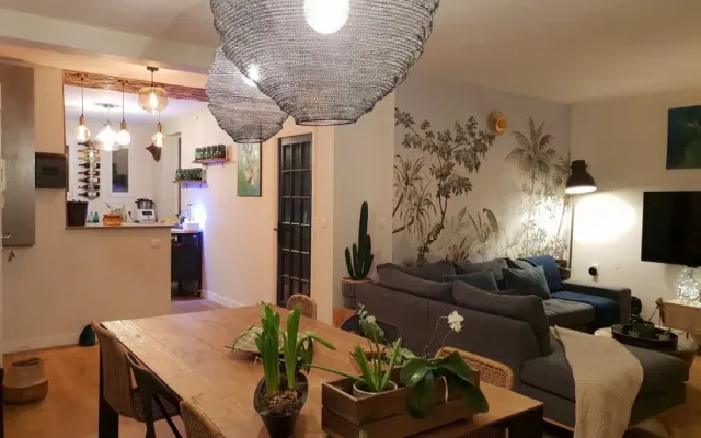 Montpellier city center, nice quiet room in cosy apartment