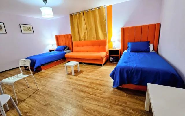 Moderne und komfortable Orange Suite, ideal für 3 Gäste