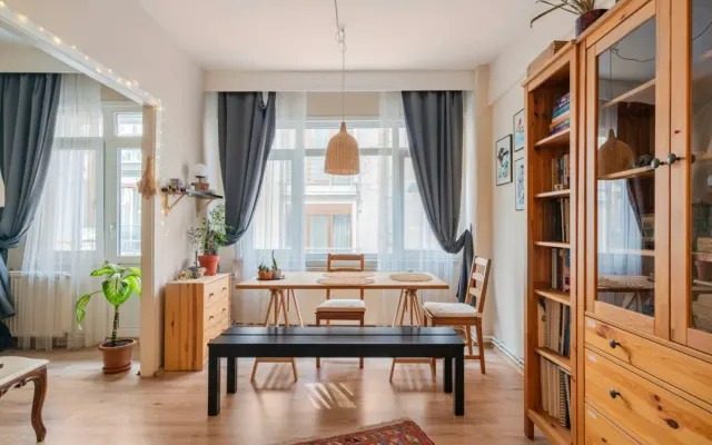 Private Living Room · Central Kadıköy · With Two Lovely Cats