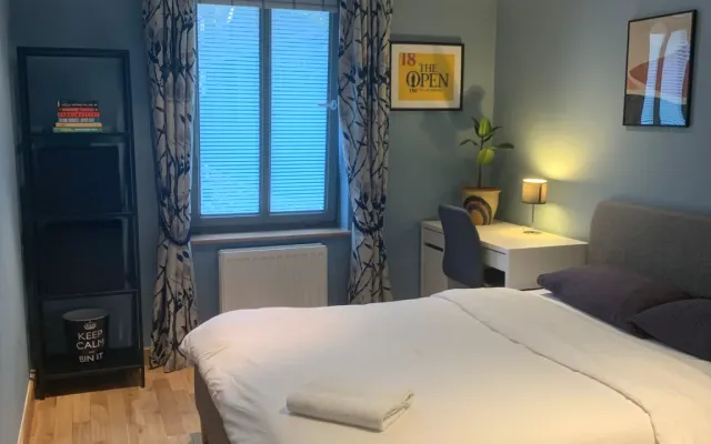 Amplia habitación doble en la tranquila Kings Cross Apartamento