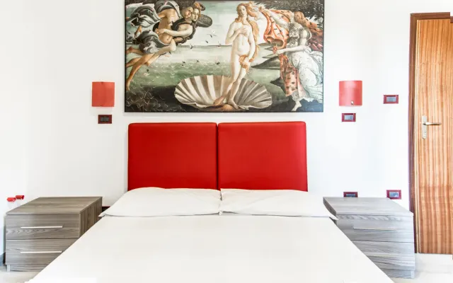 Quiet apartment facing Bologna fairgrounds, parking under the house