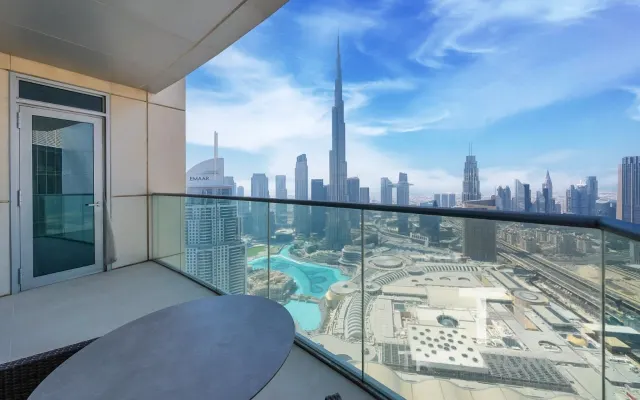 Above the 50th floor in the exclusive Sky Collection