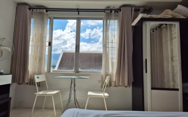Beautiful apartment, city center, old town. Mountain view, local area