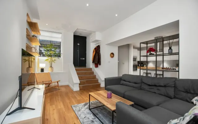 Fabulous two bedroom flat close to city centre