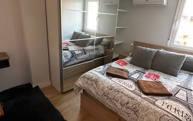 Quarto grande e acolhedor em Madrid