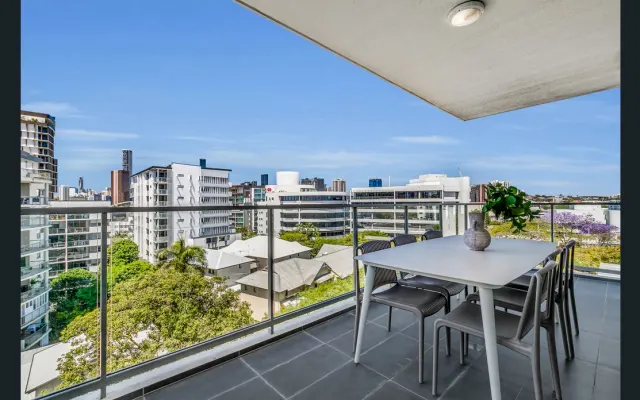 Spacious, Light-Filled Apartment in the Heart of Milton