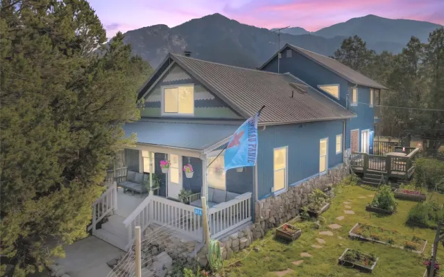 Sapphire Sanctuary A serene retreat tucked into the heart of Crestone