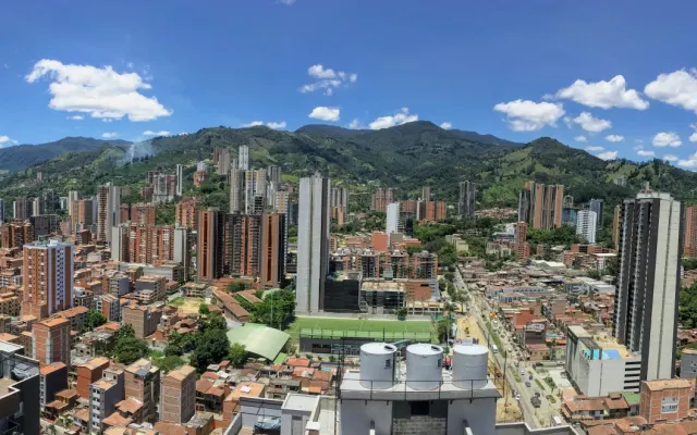 Dois quartos no último andar para alugar em Sabaneta! Longa duração 3+ 