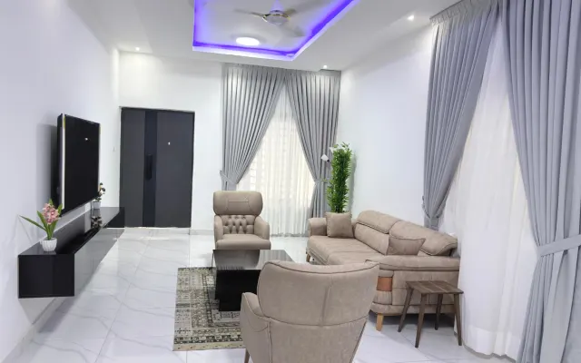 Cozy 3 bedroom|Smart System|Gated|Wi-fi| Free parking at Spintex