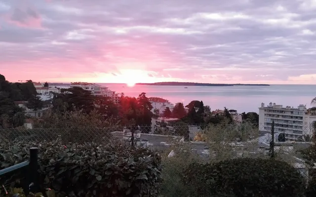 Bellissimo appartamento con vista mare, a 15 minuti a piedi dal centro