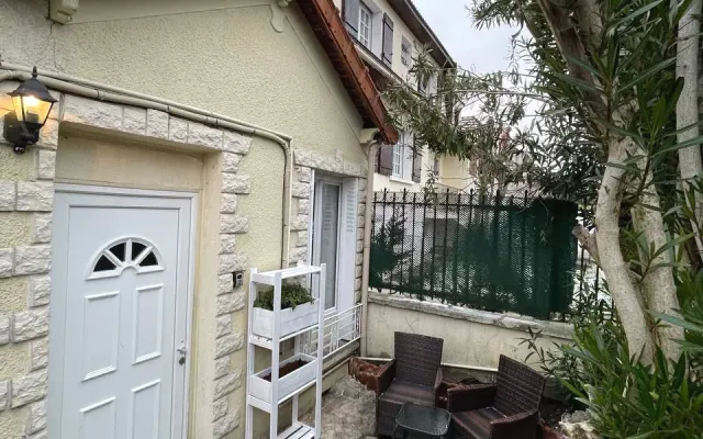Paris House Hotel