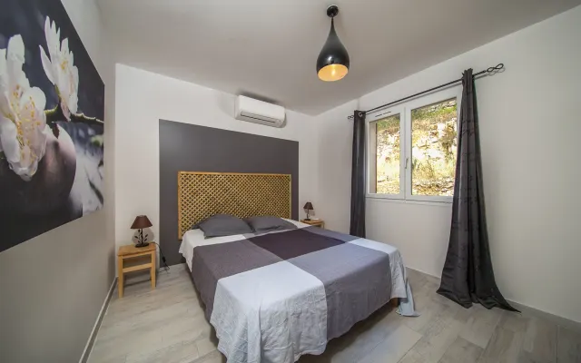Room in pretty, quiet villa, shared living space.