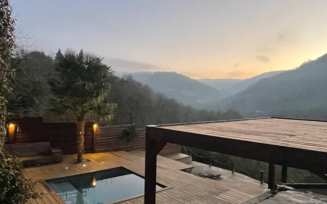 Loft in renovated and insulated barn - Swimming pool and Jacuzzi